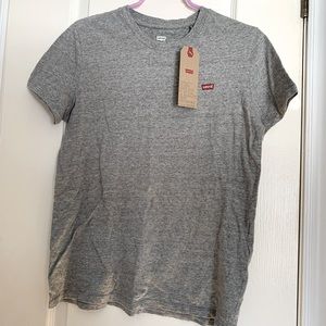 Grey t-shirt from Levi’s medium
